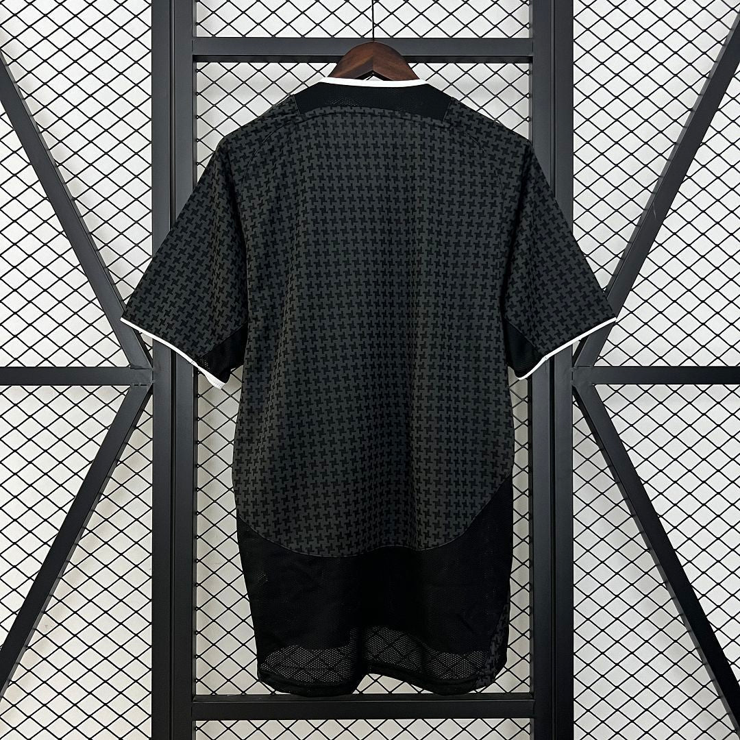 03-05 Manchester United Away Retro Shirt