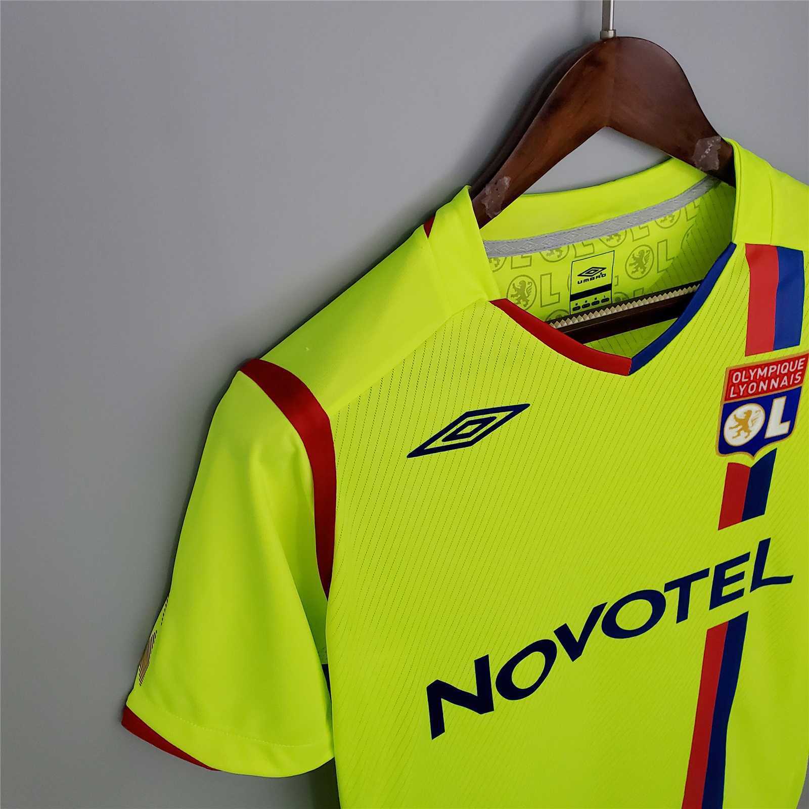 08-09 Lyon green third away
