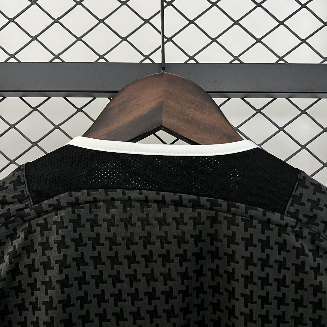 03-05 Manchester United Away Retro Shirt