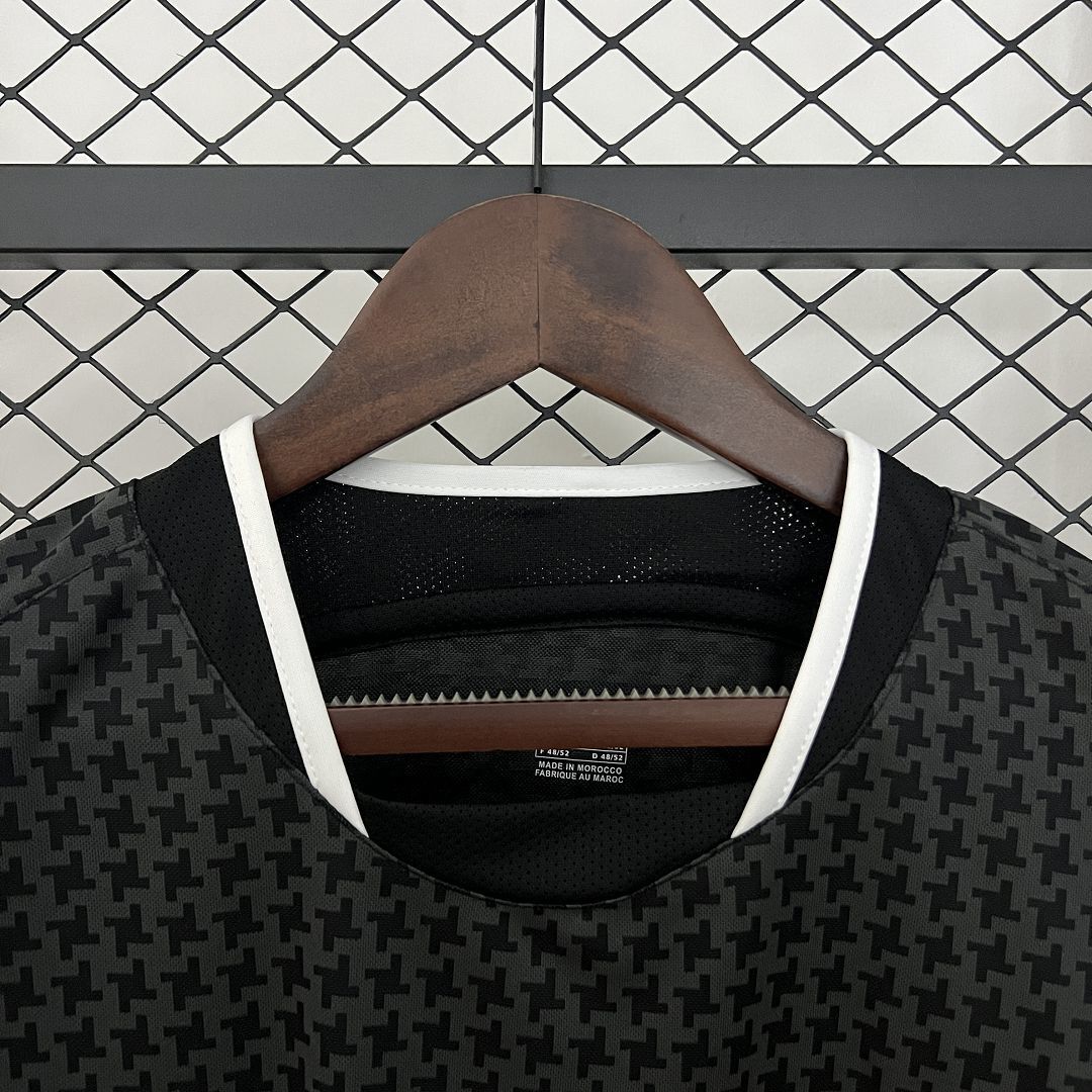 03-05 Manchester United Away Retro Shirt