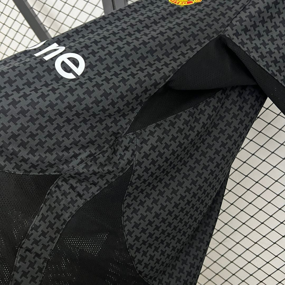 03-05 Manchester United Away Retro Shirt