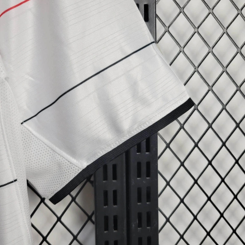 04-06 Manchester United Away Retro Shirt