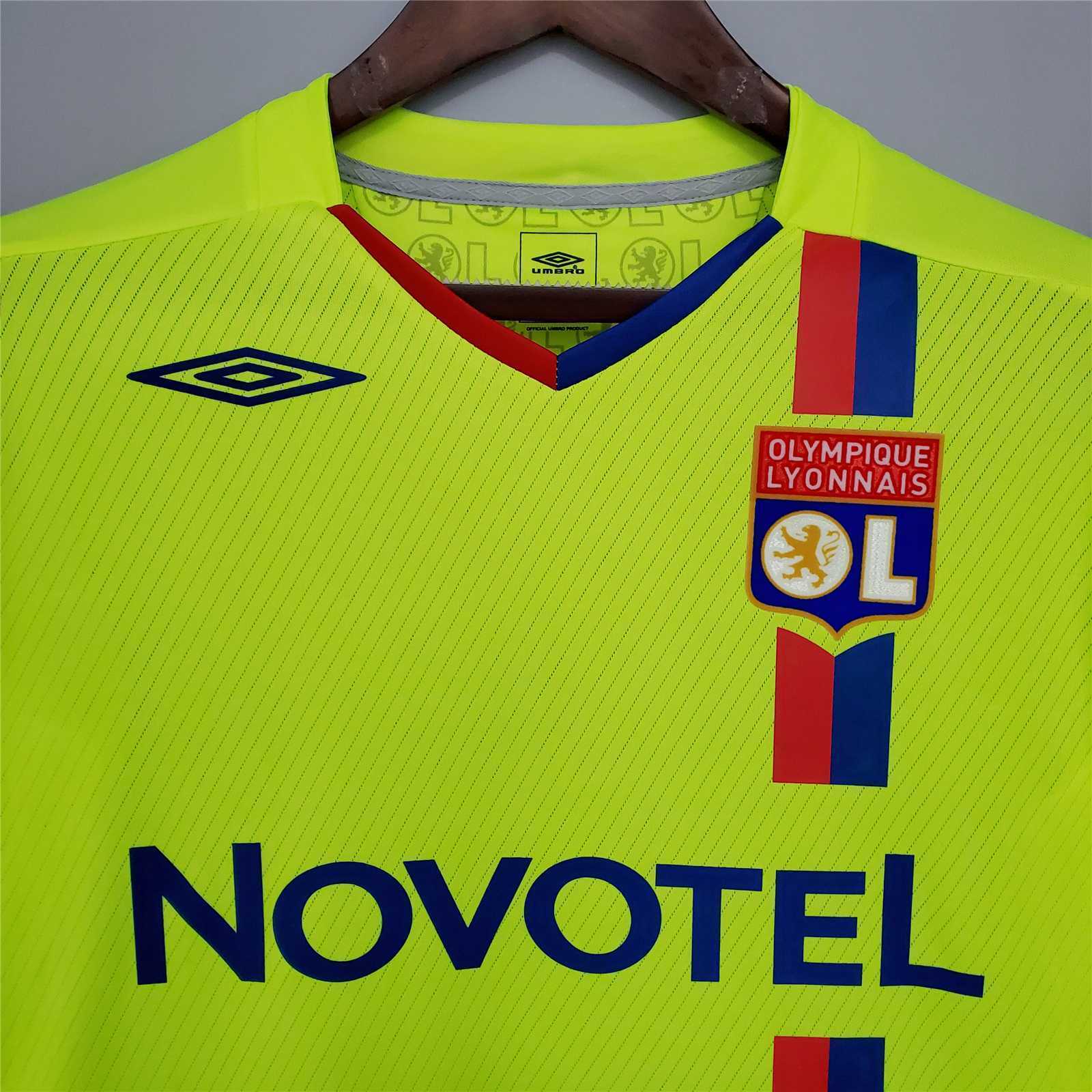 08-09 Lyon green third away